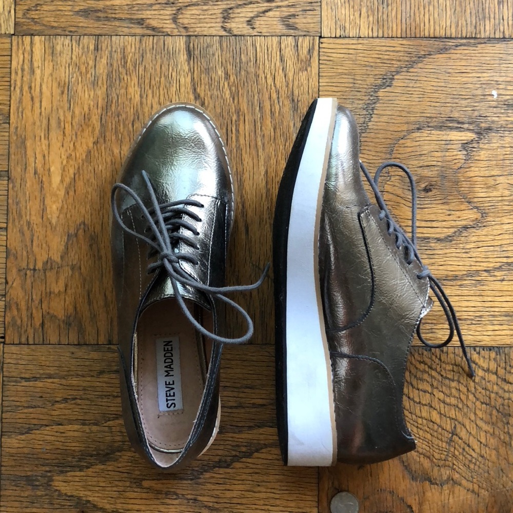 Barely worn silver leather Steve Madden shoes